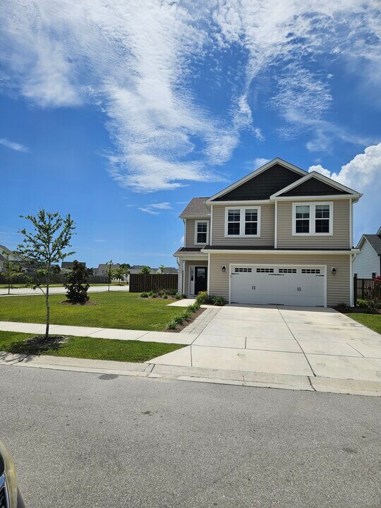 109 Bachmans Trl in Hampstead, NC - Building Photo