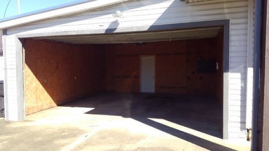 723 S 33rd St in Nederland, TX - Foto de edificio - Building Photo