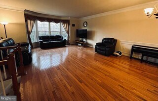 8829 Blue Royale Ln in Fairfax, VA - Building Photo