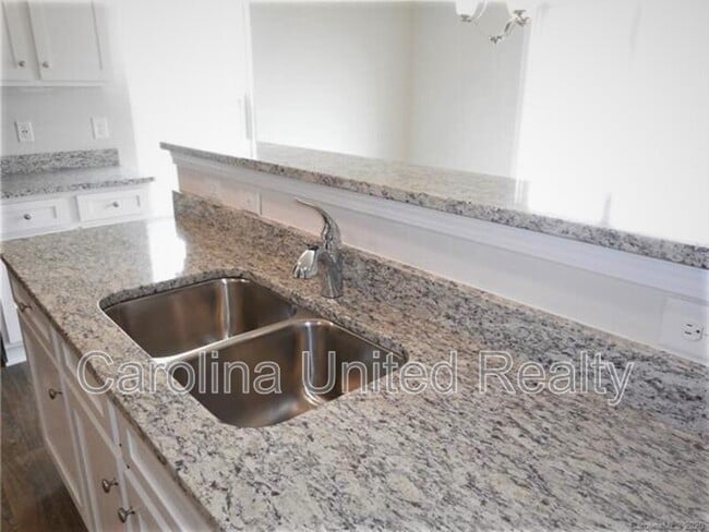 2219 Latimer Ln in Charlotte, NC - Building Photo - Building Photo