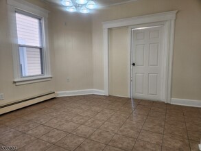 1025 Anna St in Elizabeth, NJ - Building Photo - Building Photo