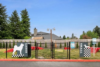 Hilltop in the Highlands in Renton, WA - Foto de edificio - Building Photo