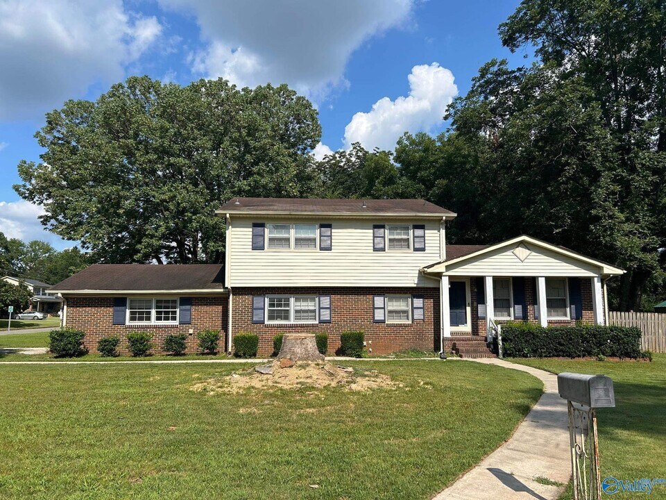 6020 Rickwood Dr NW in Huntsville, AL - Building Photo