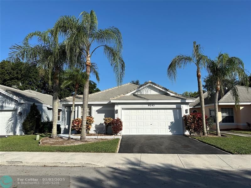 9243 Arborwood Cir in Davie, FL - Building Photo