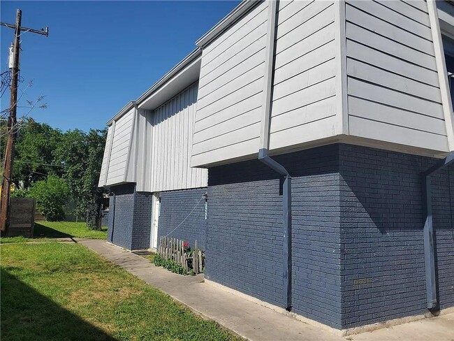 302 Carmen Ct in Austin, TX - Building Photo - Building Photo
