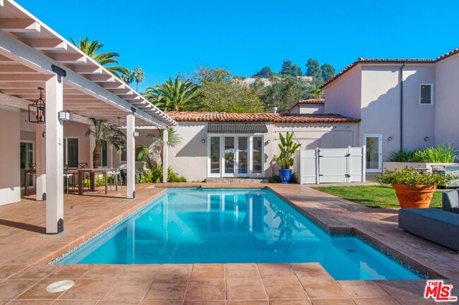 9696 Antelope Rd in Beverly Hills, CA - Building Photo - Building Photo