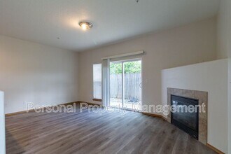 865 NW Ivy St in Camas, WA - Foto de edificio - Building Photo