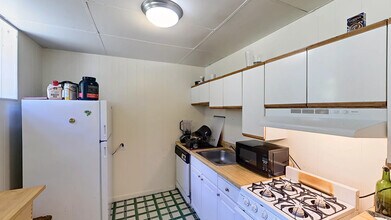 15 Glenville Ave, Unit B4 in Boston, MA - Building Photo - Building Photo