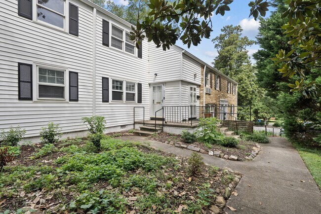 975 St Marys St in Raleigh, NC - Foto de edificio - Building Photo