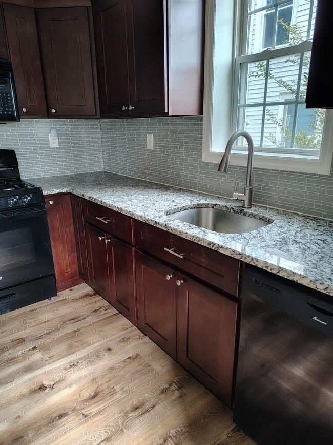 215 Stockton St, Unit 1 in Hightstown, NJ - Building Photo - Building Photo