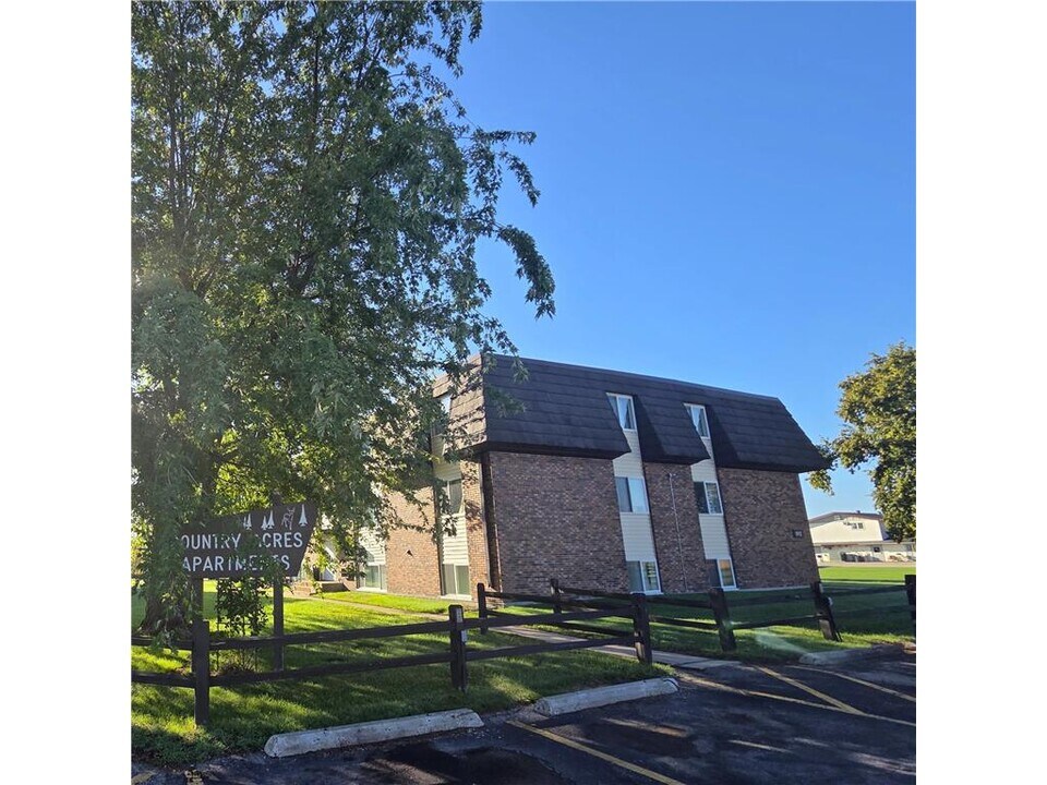 1918 Greenwood St E in Thief River Falls, MN - Building Photo