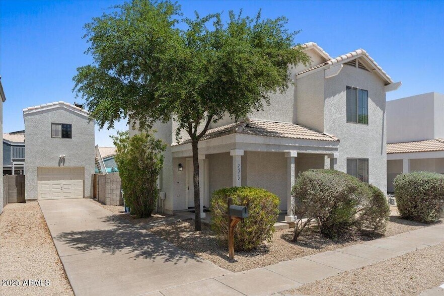 2730 E Cambridge Ave, Unit 1204 in Phoenix, AZ - Building Photo