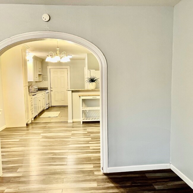 property at 106 N Eastwood St