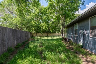 1318 Peach Ave in Haysville, KS - Building Photo - Building Photo