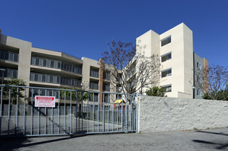 Amistad Plaza in Los Angeles, CA - Building Photo - Building Photo