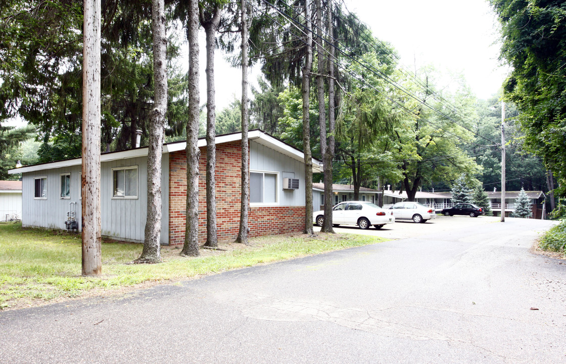 Pine Pointe Apartments in Akron, OH - Foto de edificio