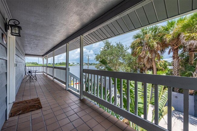 9901 Bay Dr in Gibsonton, FL - Building Photo - Building Photo