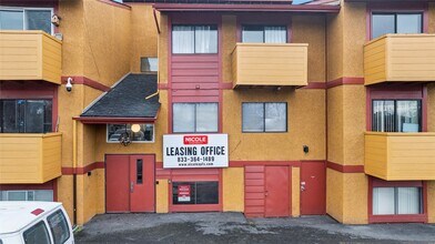 1046 W 26th Ave in Anchorage, AK - Building Photo - Building Photo