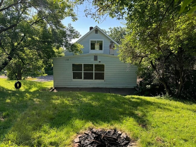 property at 1318 E 11th St