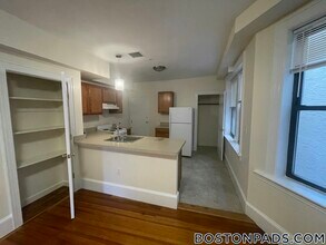 881 Massachusetts Ave in Cambridge, MA - Building Photo - Building Photo