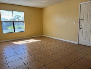 2131 Cascades Blvd in Kissimmee, FL - Building Photo - Building Photo