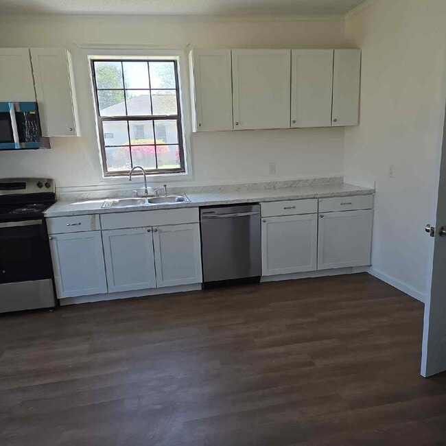 112 N John St in New Brockton, AL - Building Photo - Building Photo