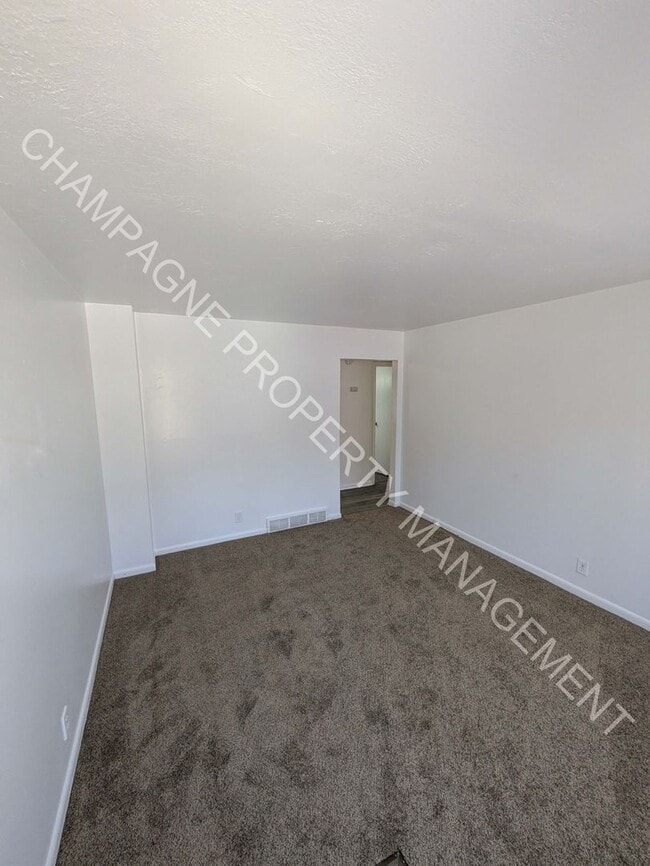 701-703 Deweese St in Grandview, MO - Building Photo - Building Photo