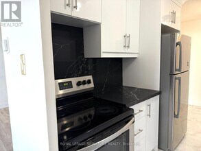 270 Palmdale Dr in Toronto, ON - Building Photo - Building Photo