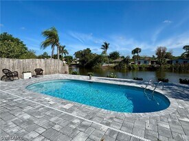 829 107th Ave N in Naples, FL - Building Photo