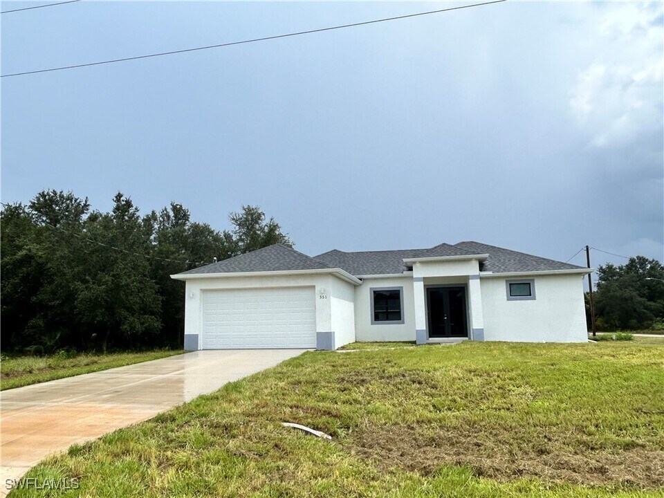 351 Ranchito Ave in Lehigh Acres, FL - Building Photo