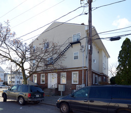 71 Lupine St in Pawtucket, RI - Foto de edificio - Building Photo