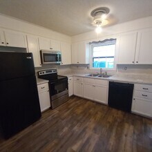 10417 White Pine Rd in Charlotte, NC - Building Photo - Building Photo