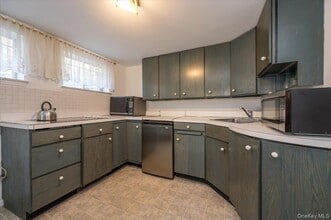 67 Cliftwood Dr in Halesite, NY - Building Photo - Building Photo