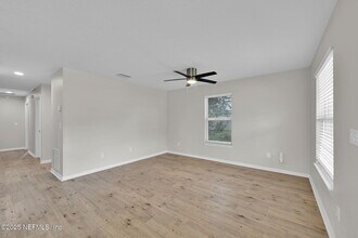 3702 Wood Creek Ln in Jacksonville, FL - Building Photo - Building Photo