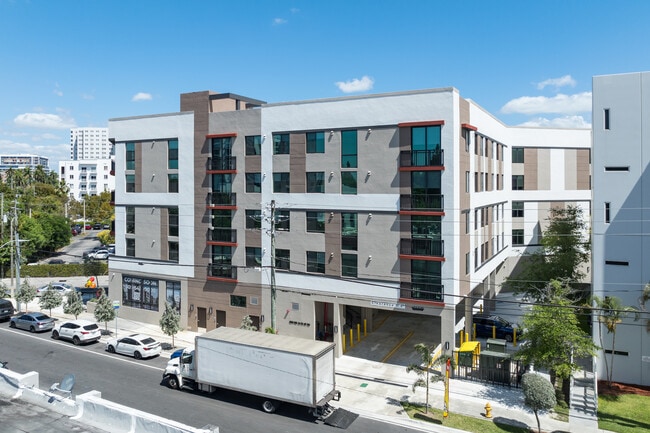 Grand View Park in Miami, FL - Foto de edificio - Building Photo