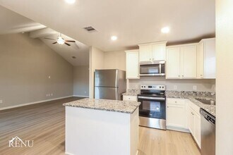 10405 Sweetwater Creek Dr in Cleveland, TX - Building Photo - Building Photo