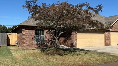 11415 NW 121st Pl in Yukon, OK - Building Photo - Building Photo