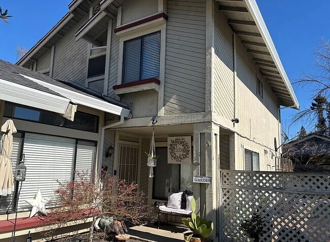 615 Cutting Way in Sacramento, CA - Building Photo - Building Photo