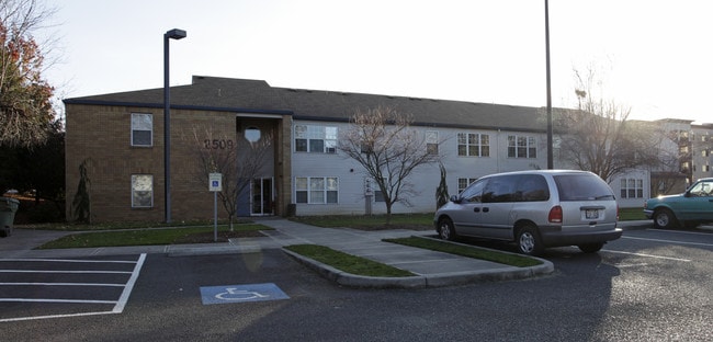 Fort Vancouver Apartments in Vancouver, WA - Building Photo - Building Photo