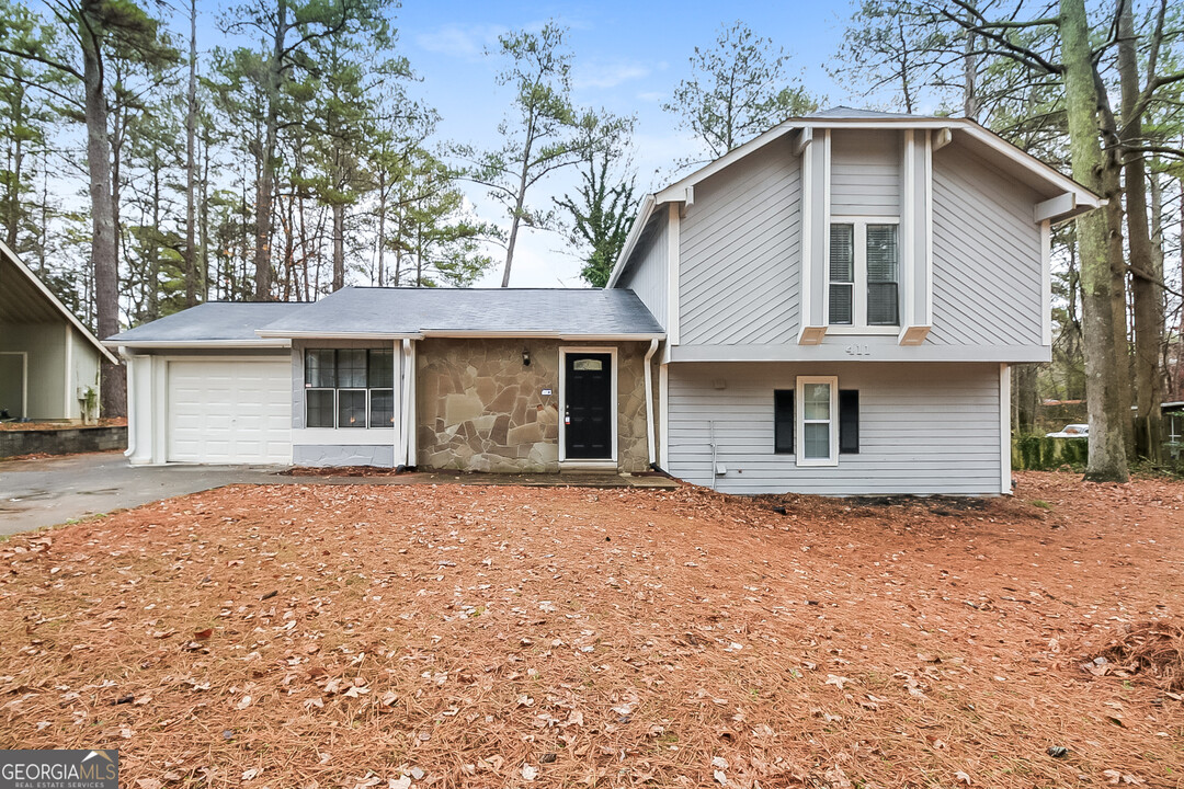 411 Mary Erna Dr in Fairburn, GA - Building Photo