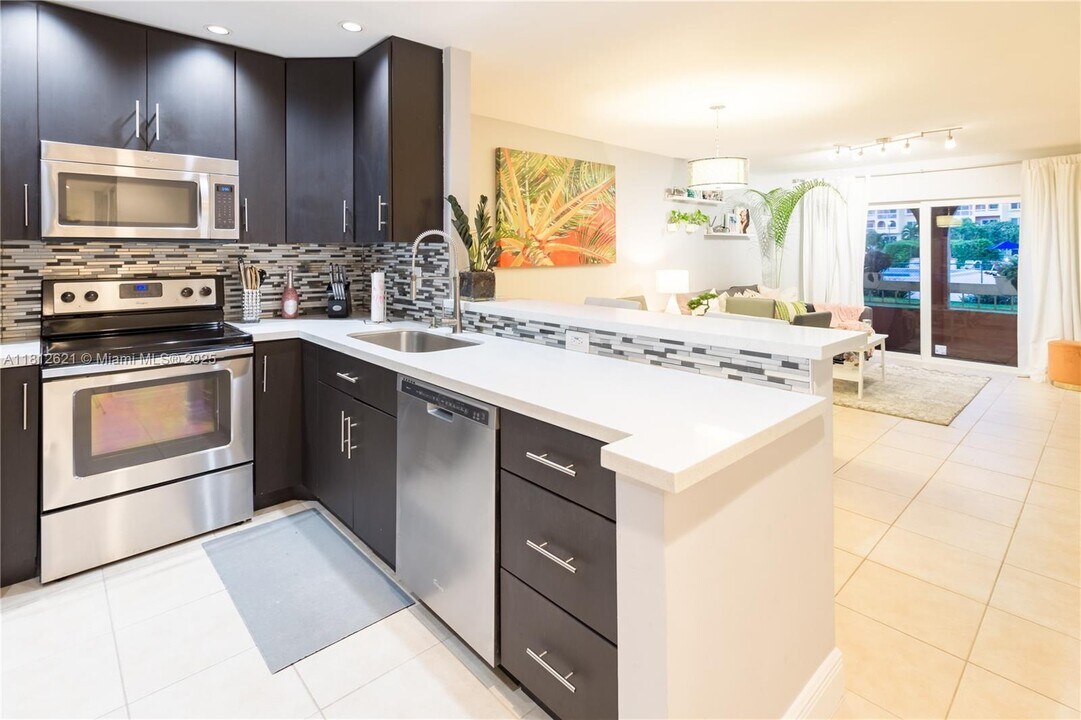 7845 Camino Real in Miami, FL - Building Photo