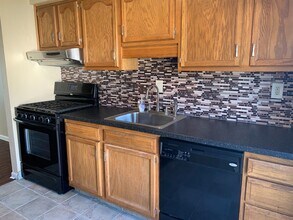 502 College Park Dr in Coraopolis, PA - Building Photo - Building Photo