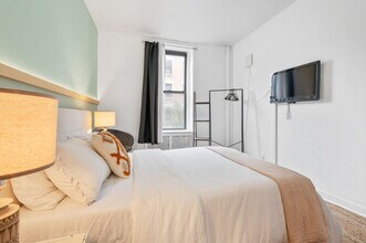 400 W 47th St, Unit SI ID1323962P in New York, NY - Building Photo - Building Photo