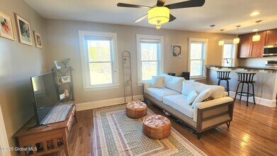 18 Russell St in Saratoga Springs, NY - Building Photo - Building Photo