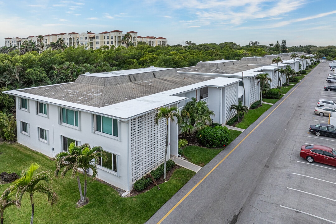 South Palm Beach Villas in Palm Beach, FL - Building Photo