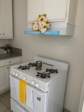 7533 Vineland Ave, Unit 8 in Los Angeles, CA - Building Photo - Building Photo