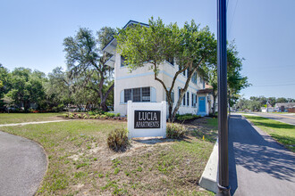 669 Avenue B NW, Unit 8 in Winter Haven, FL - Foto de edificio - Building Photo