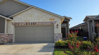 9860 Grosbeak Ln in Magnolia, TX - Building Photo