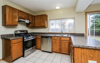 1138 Pin Oak Trail in Aurora, IL - Building Photo - Building Photo
