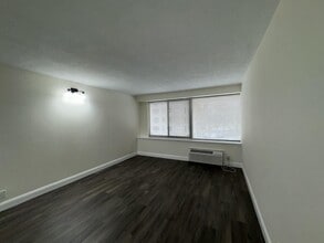 15 Stewart Pl in White Plains, NY - Building Photo - Building Photo